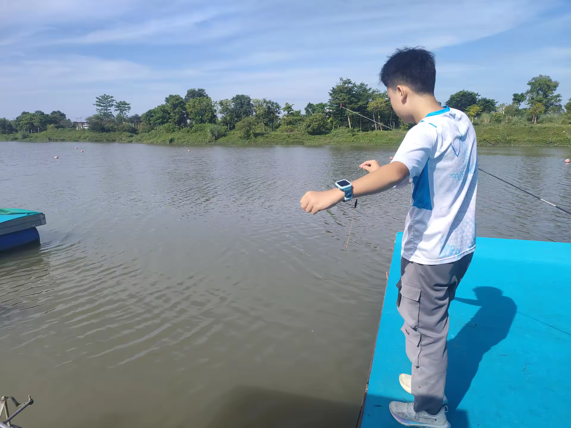 点击放大图片 钓鱼佬的快乐